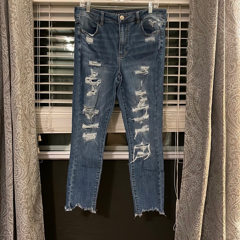 Sz 14 Hi rose crop distressed AE jeans